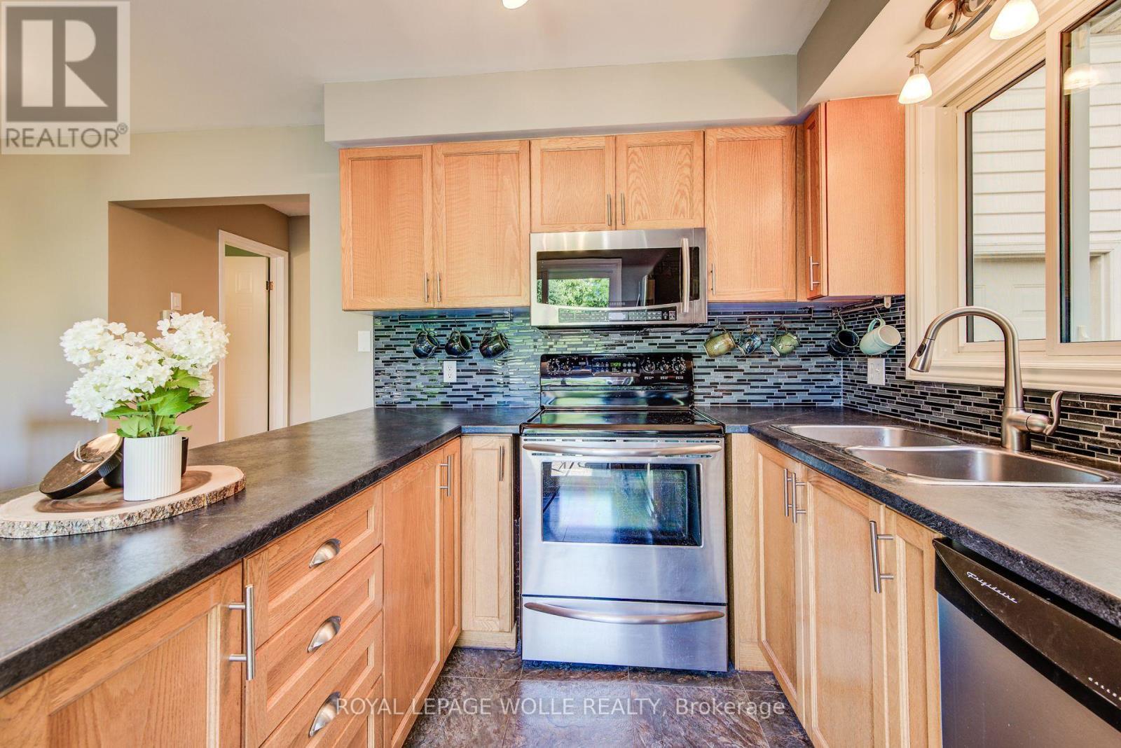 












294 PASTERN TRAIL

,
Waterloo,




Ontario
N2K3Z3

