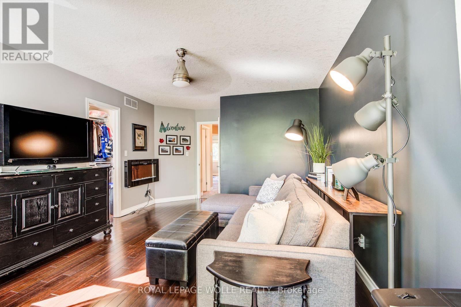 












294 PASTERN TRAIL

,
Waterloo,




Ontario
N2K3Z3

