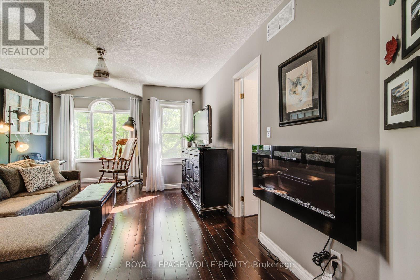 












294 PASTERN TRAIL

,
Waterloo,




Ontario
N2K3Z3

