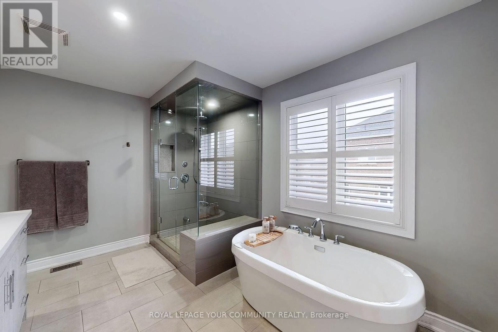 












150 CREEKLAND AVENUE

,
Whitchurch-Stouffville,




Ontario
L4A1Y9

