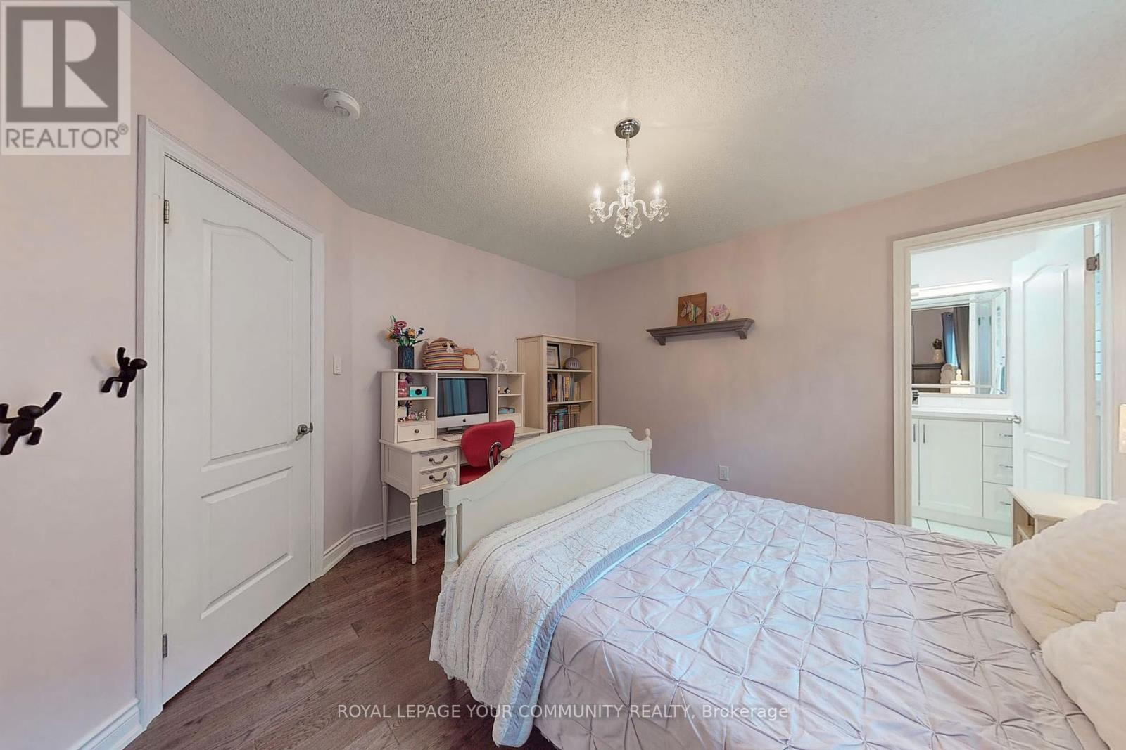 












150 CREEKLAND AVENUE

,
Whitchurch-Stouffville,




Ontario
L4A1Y9

