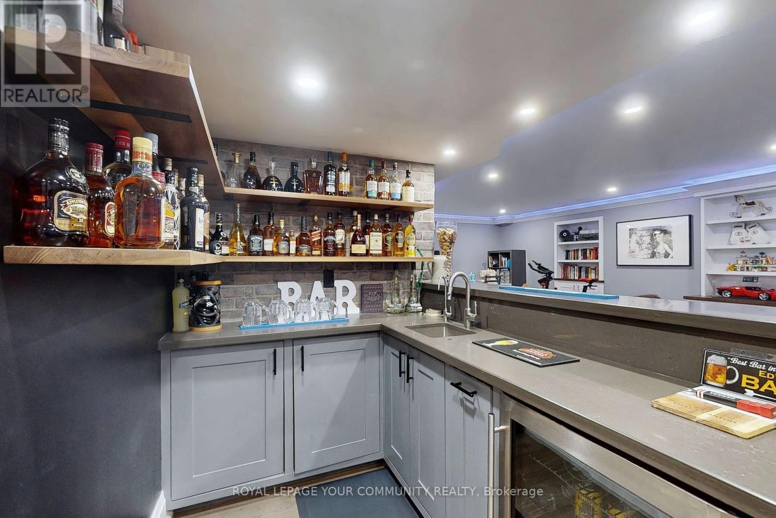 












150 CREEKLAND AVENUE

,
Whitchurch-Stouffville,




Ontario
L4A1Y9

