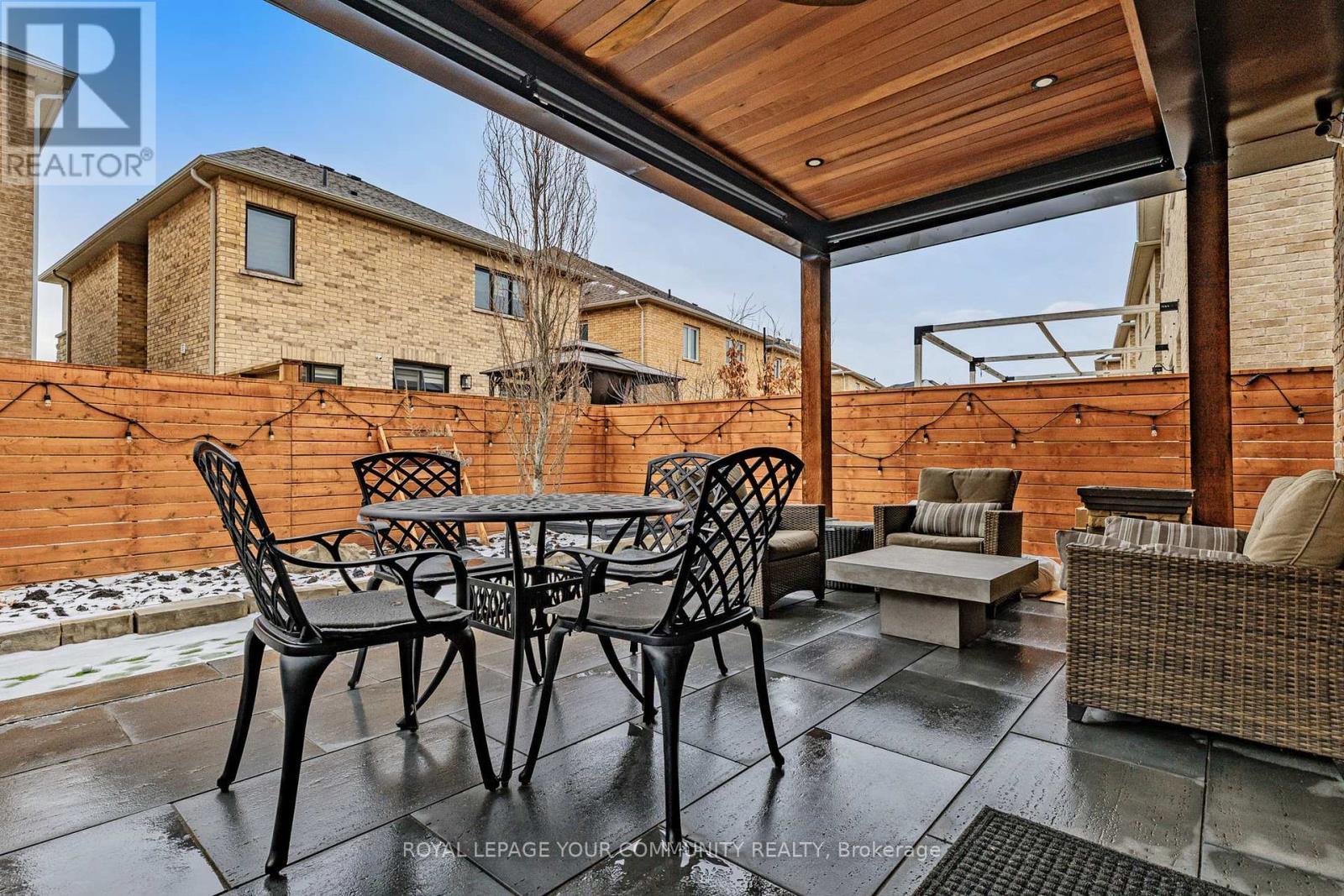 












150 CREEKLAND AVENUE

,
Whitchurch-Stouffville,




Ontario
L4A1Y9

