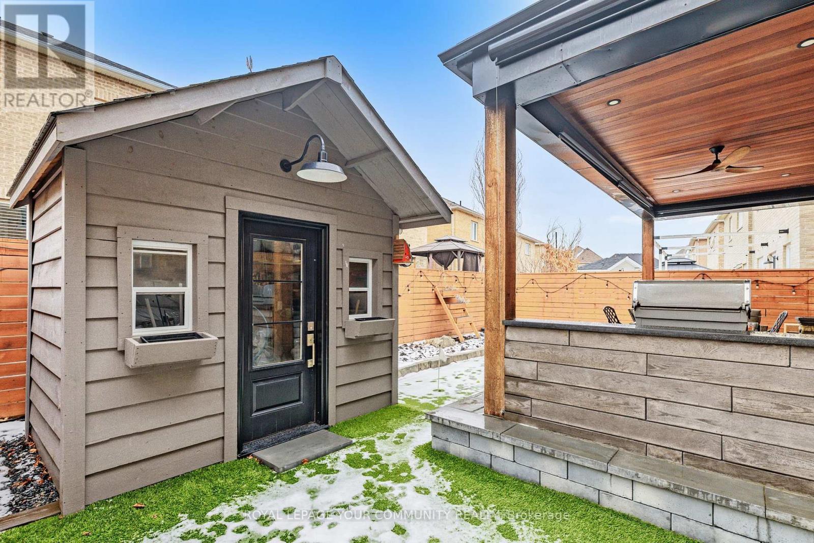 












150 CREEKLAND AVENUE

,
Whitchurch-Stouffville,




Ontario
L4A1Y9

