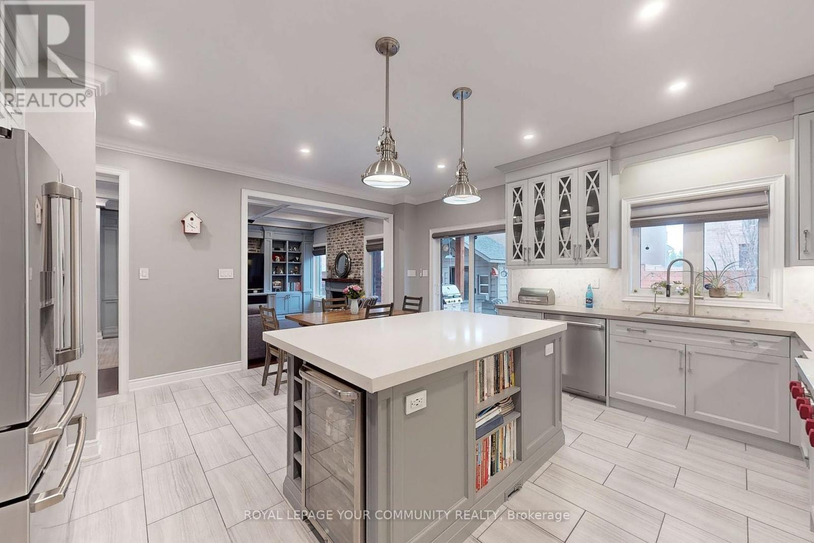 












150 CREEKLAND AVENUE

,
Whitchurch-Stouffville,




Ontario
L4A1Y9


