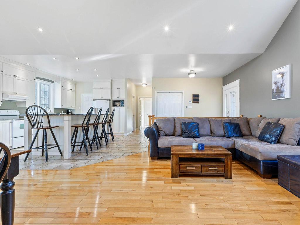 









1095


2e Avenue

,
Val-Morin,




QC
J0T2R0

