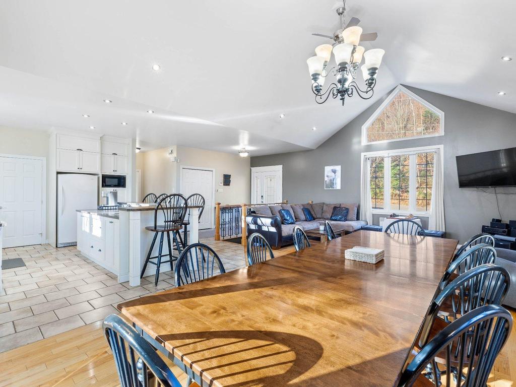 









1095


2e Avenue

,
Val-Morin,




QC
J0T2R0

