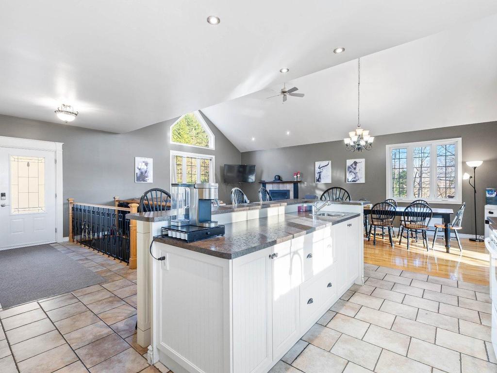 









1095


2e Avenue

,
Val-Morin,




QC
J0T2R0

