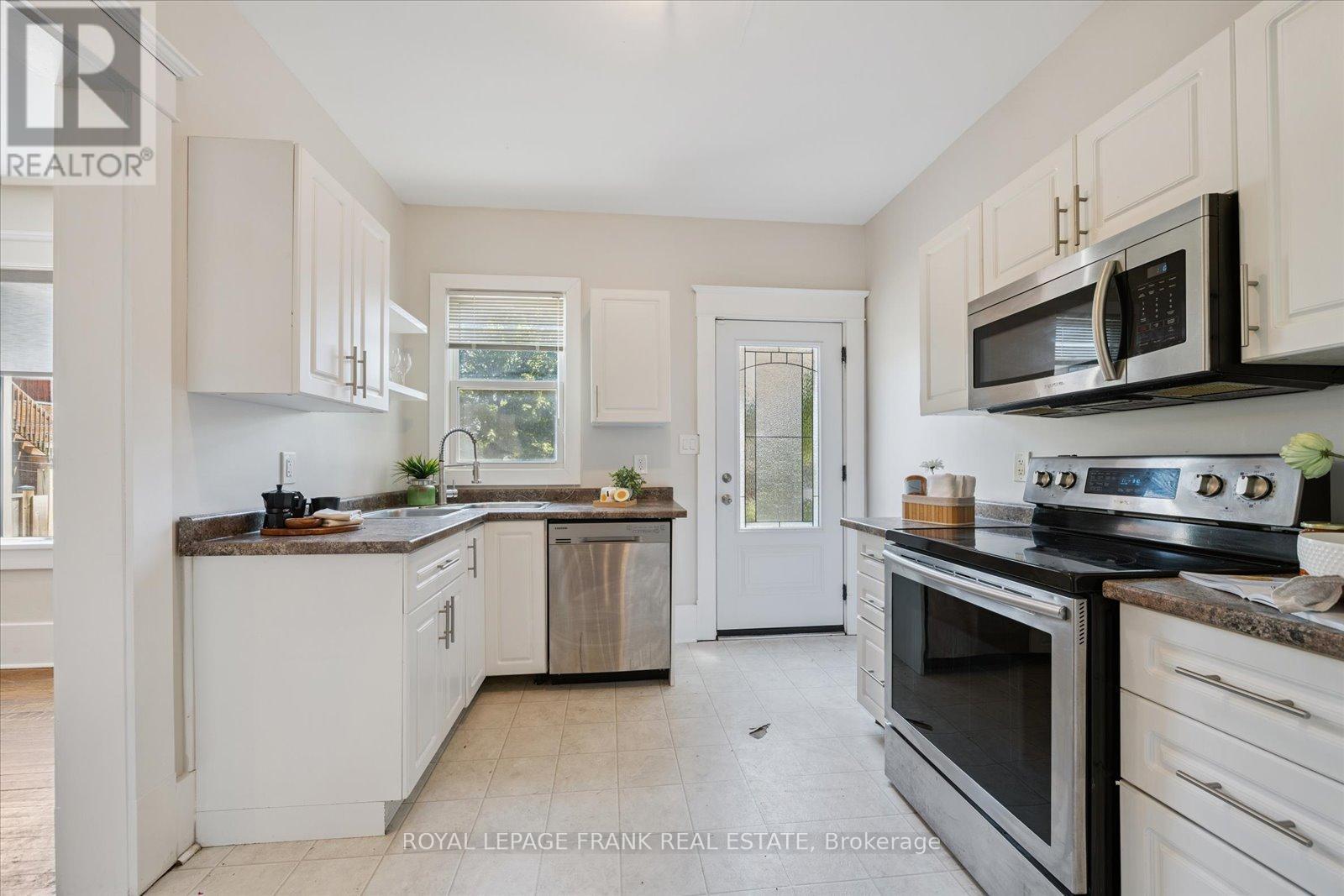 












159 AGNES STREET

,
Oshawa (O'Neill),




Ontario
L1G1V3

