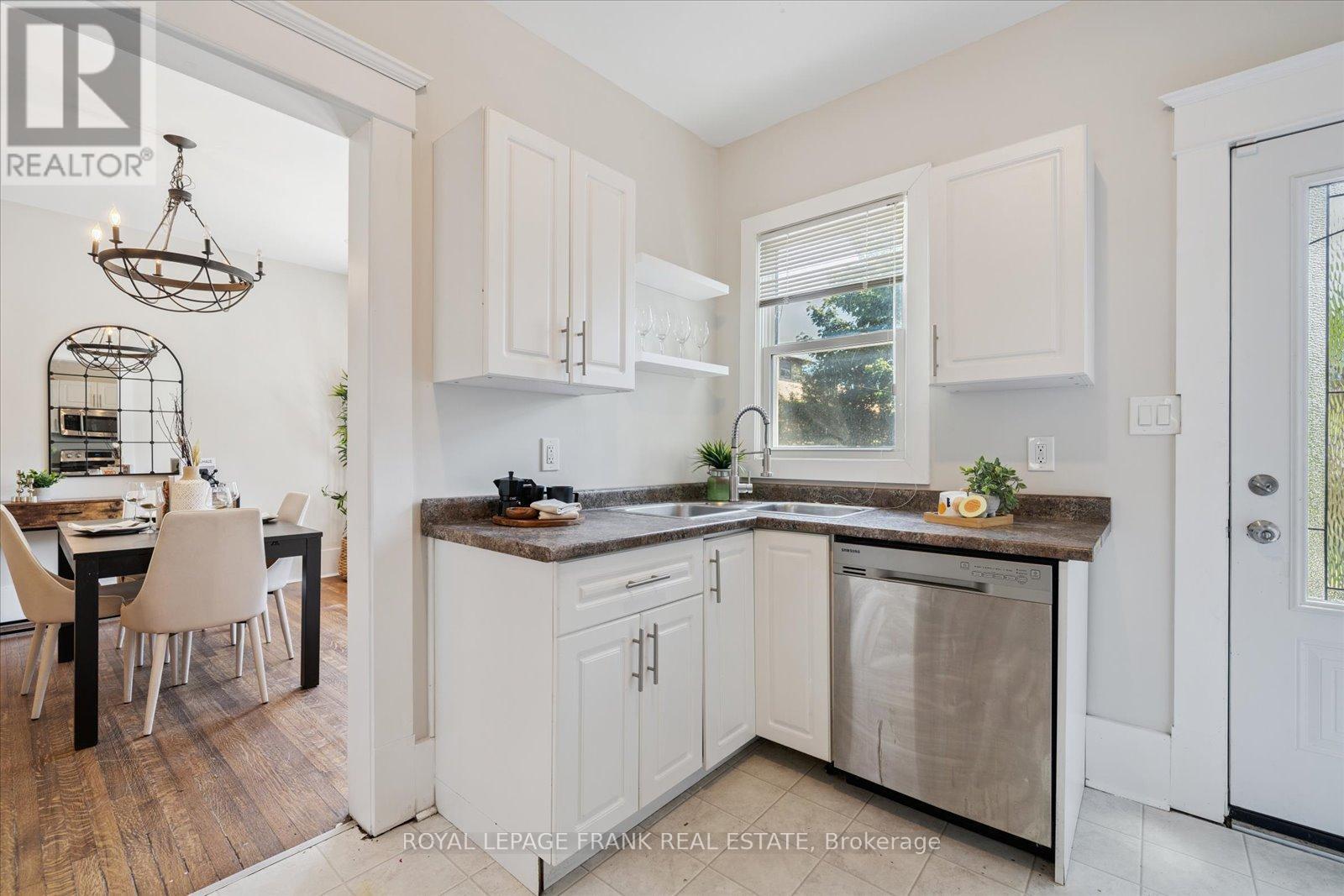 












159 AGNES STREET

,
Oshawa (O'Neill),




Ontario
L1G1V3

