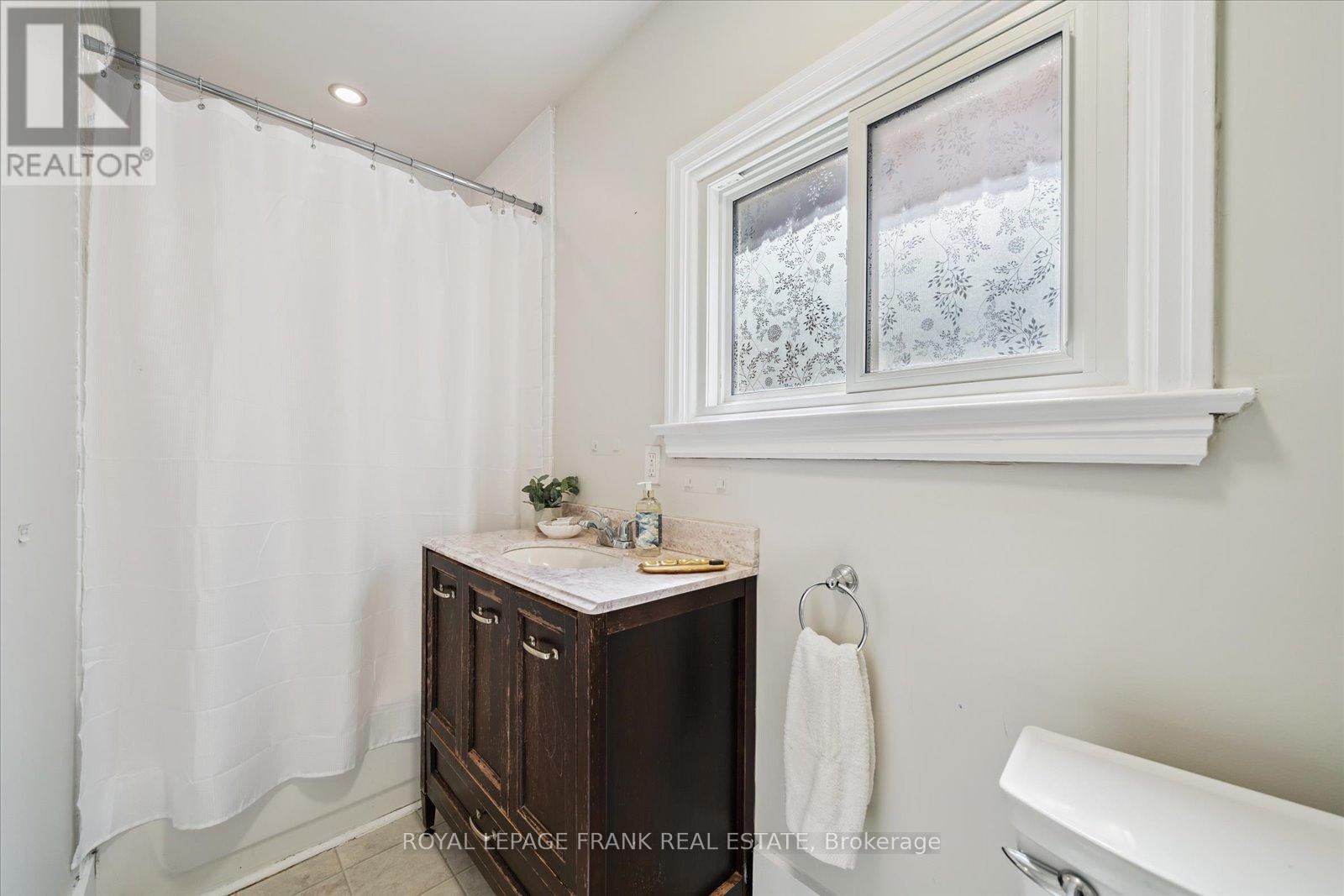 












159 AGNES STREET

,
Oshawa (O'Neill),




Ontario
L1G1V3

