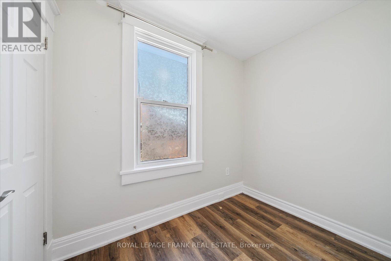 












159 AGNES STREET

,
Oshawa (O'Neill),




Ontario
L1G1V3

