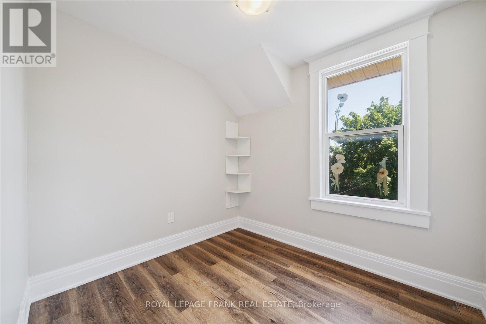 












159 AGNES STREET

,
Oshawa (O'Neill),




Ontario
L1G1V3

