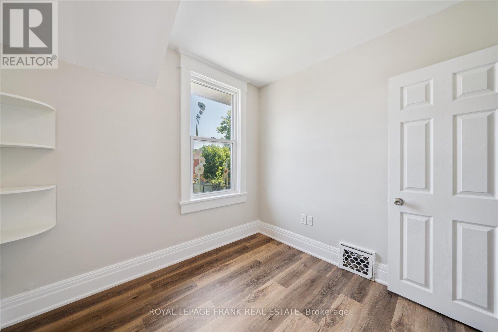 












159 AGNES STREET

,
Oshawa (O'Neill),




Ontario
L1G1V3

