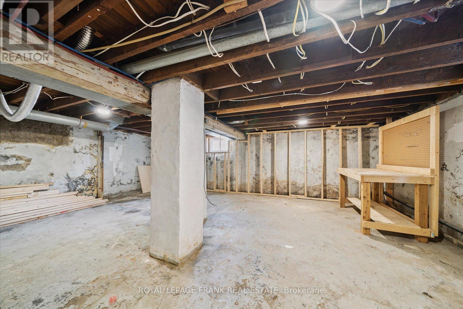 












159 AGNES STREET

,
Oshawa (O'Neill),




Ontario
L1G1V3

