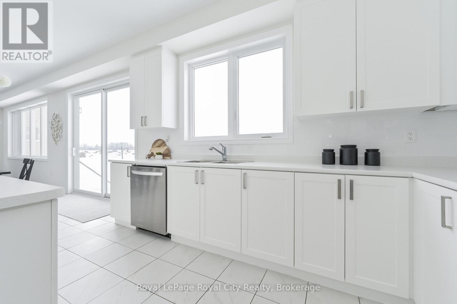 












130 REA DRIVE

,
Centre Wellington (Fergus),




Ontario
N1M0J8

