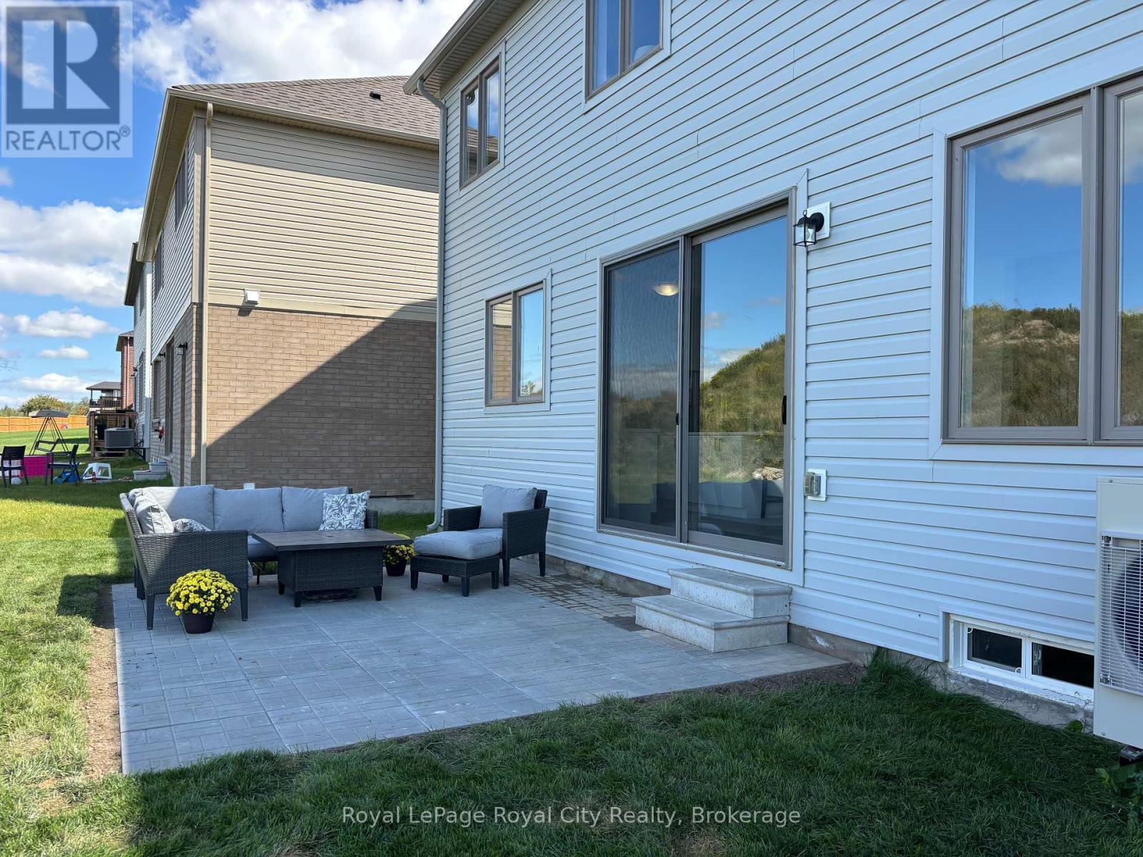 












130 REA DRIVE

,
Centre Wellington (Fergus),




Ontario
N1M0J8

