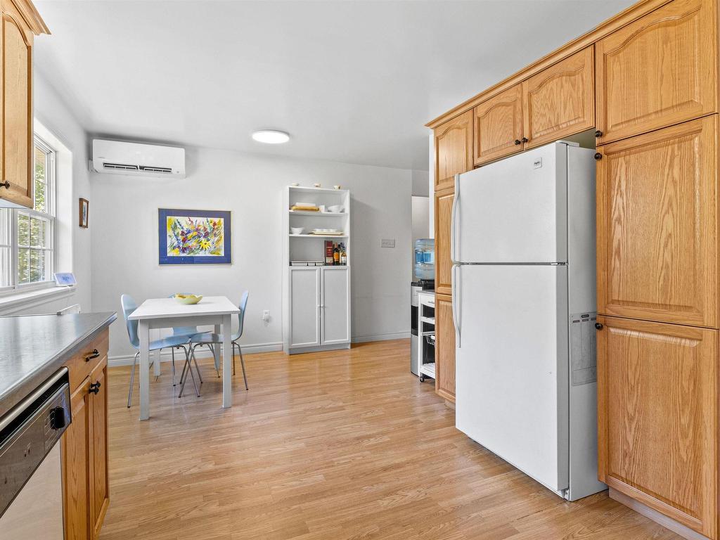 












201 Clayton Drive

,
Fox Point,




NS
B0J 1T0

