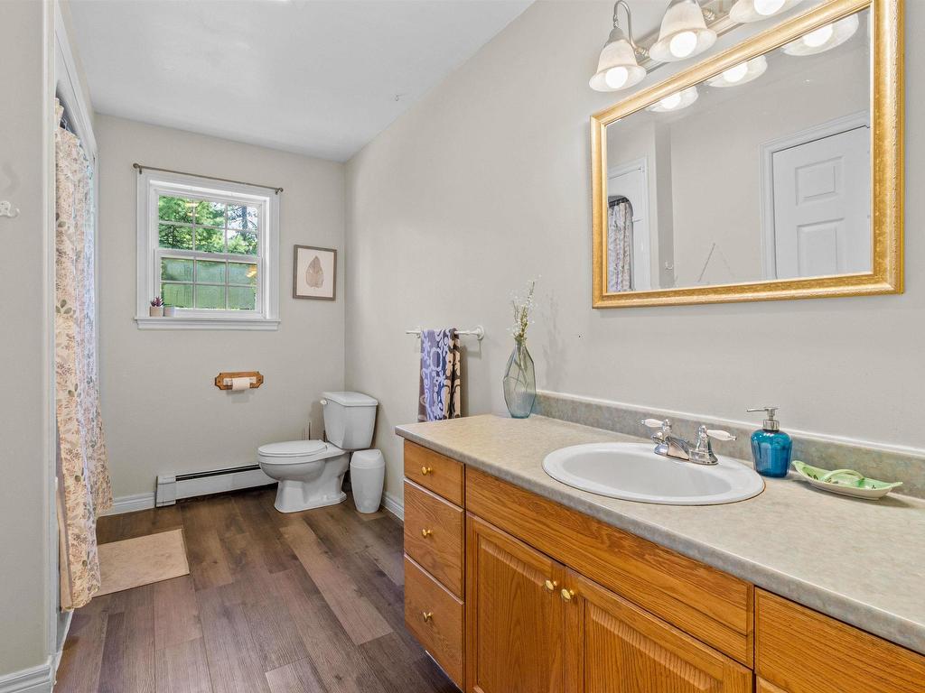 












201 Clayton Drive

,
Fox Point,




NS
B0J 1T0


