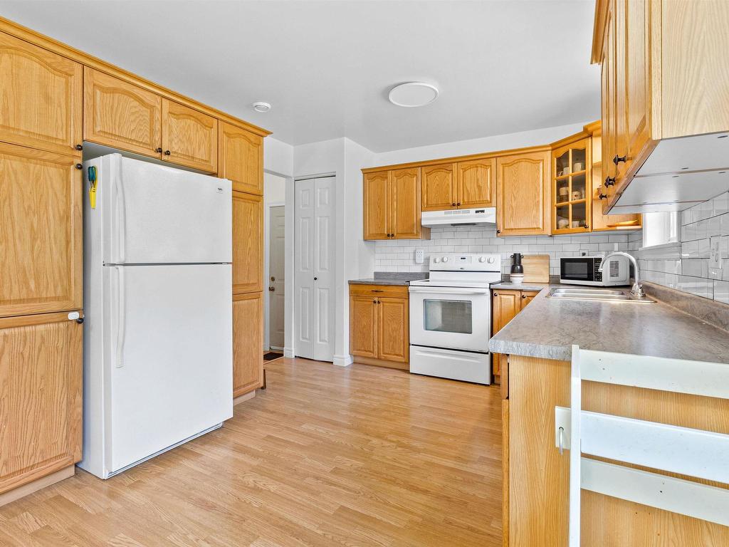 












201 Clayton Drive

,
Fox Point,




NS
B0J 1T0

