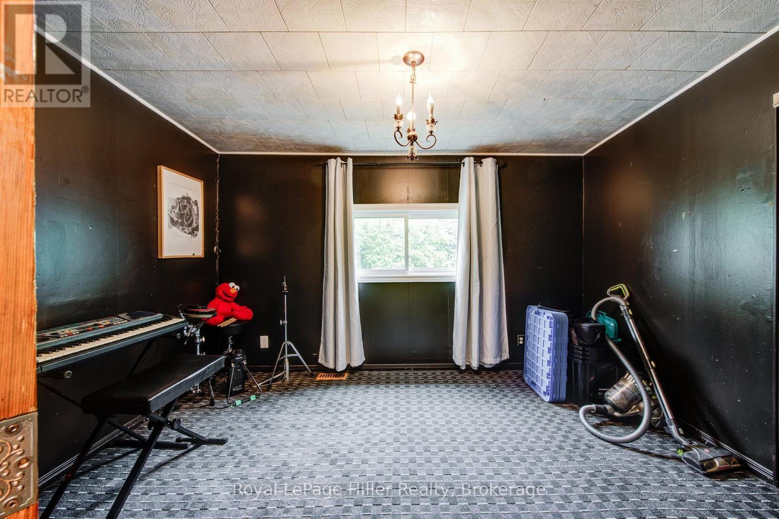 












174 BIRCH STREET

,
Perth East (Crystal Lake),




Ontario
N5A6S6

