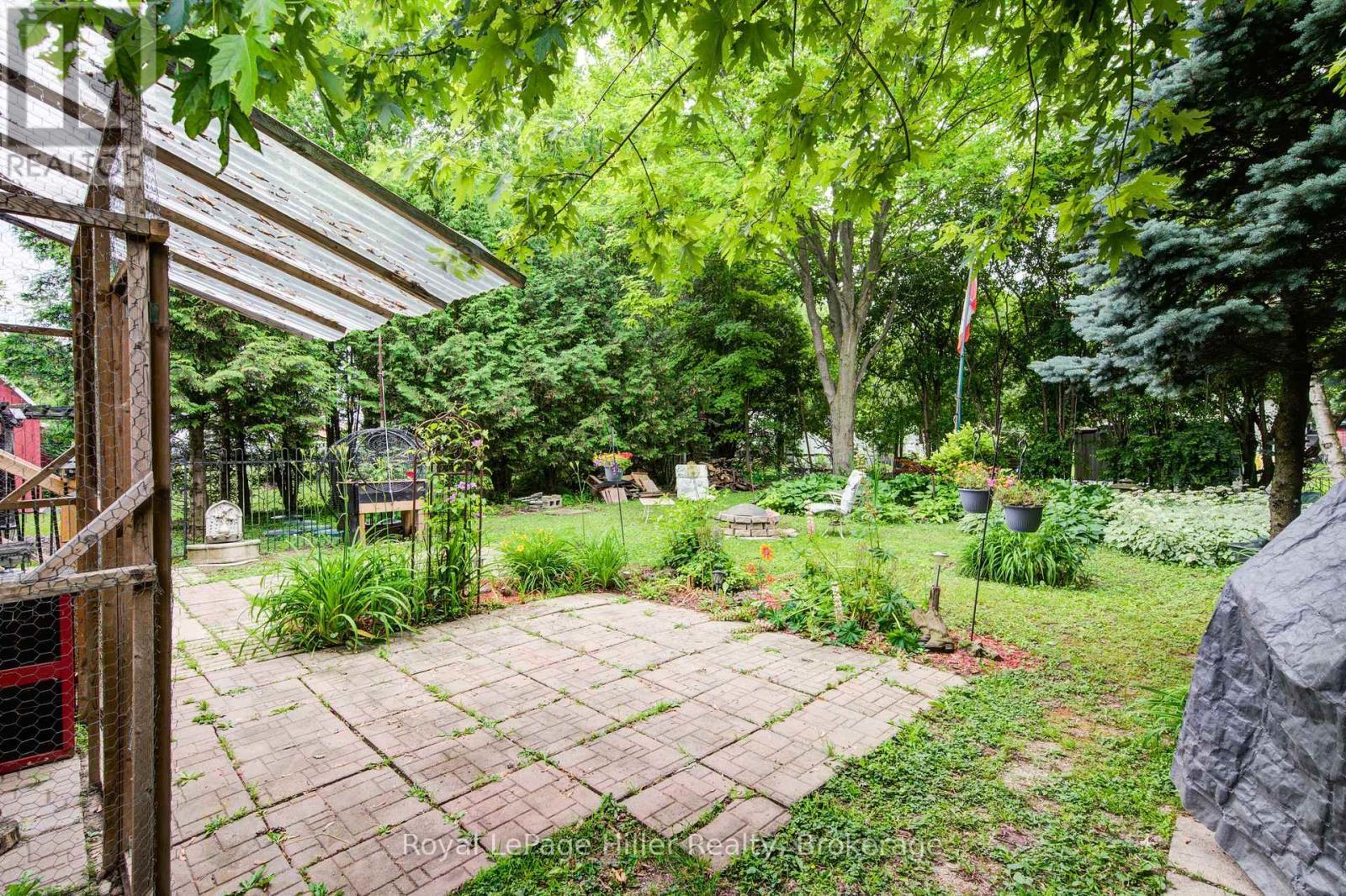 












174 BIRCH STREET

,
Perth East (Crystal Lake),




Ontario
N5A6S6

