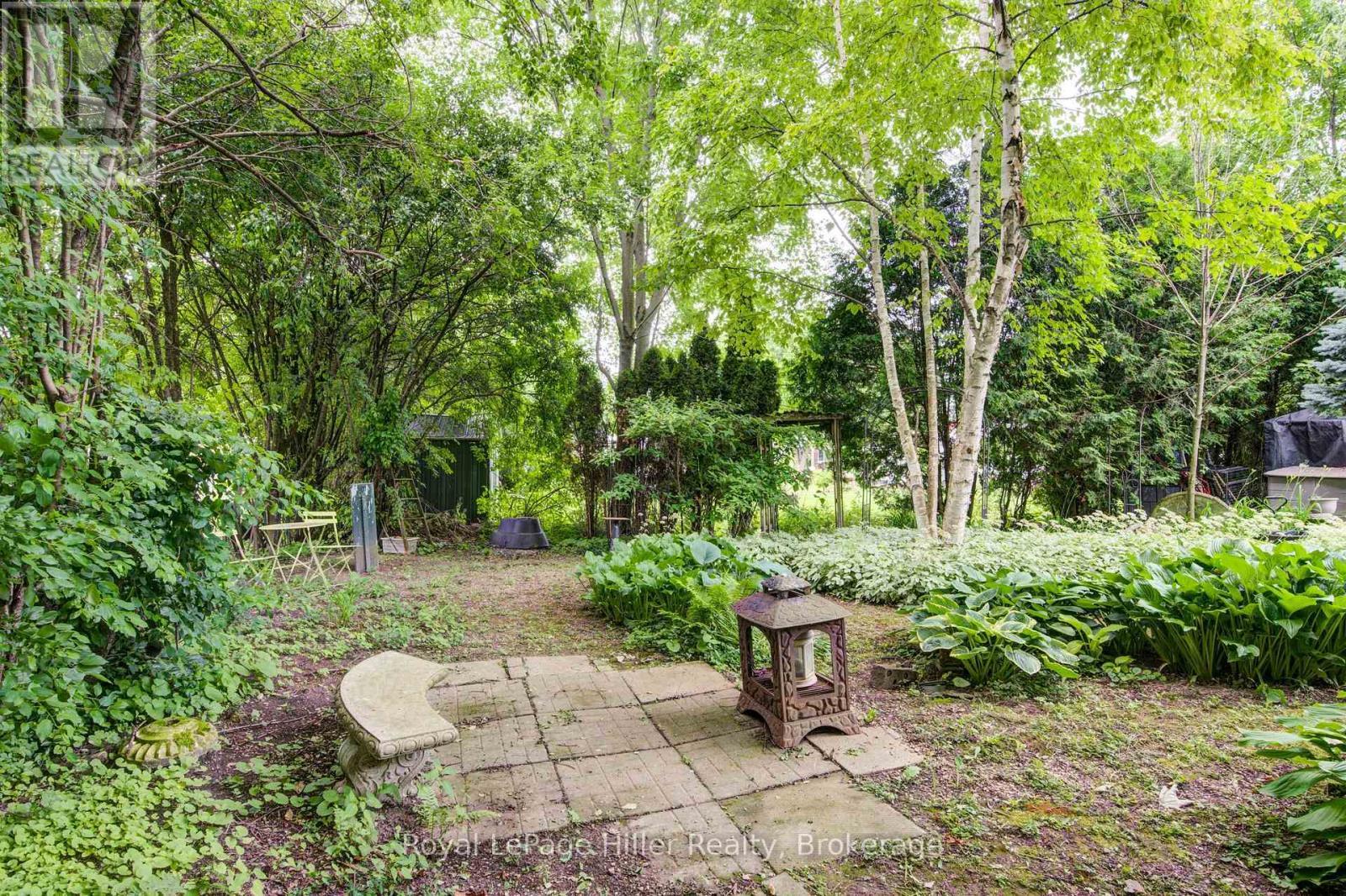












174 BIRCH STREET

,
Perth East (Crystal Lake),




Ontario
N5A6S6

