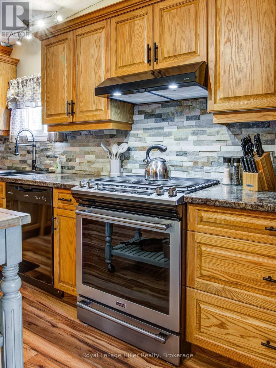 












174 BIRCH STREET

,
Perth East (Crystal Lake),




Ontario
N5A6S6

