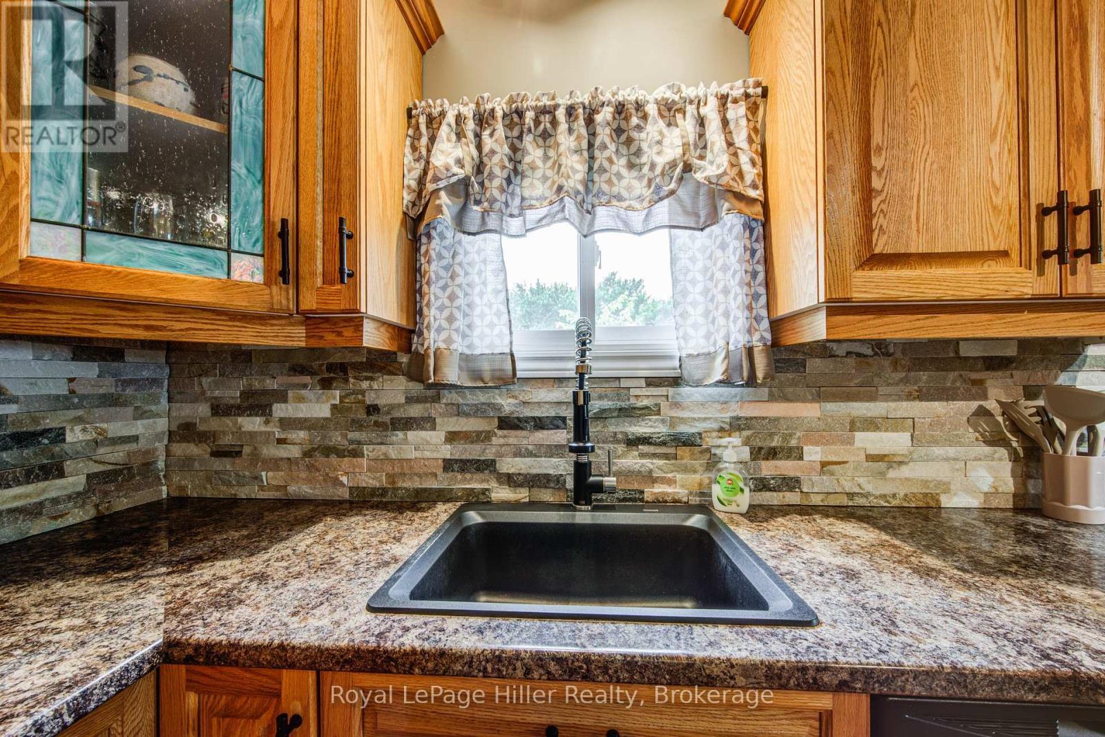 












174 BIRCH STREET

,
Perth East (Crystal Lake),




Ontario
N5A6S6

