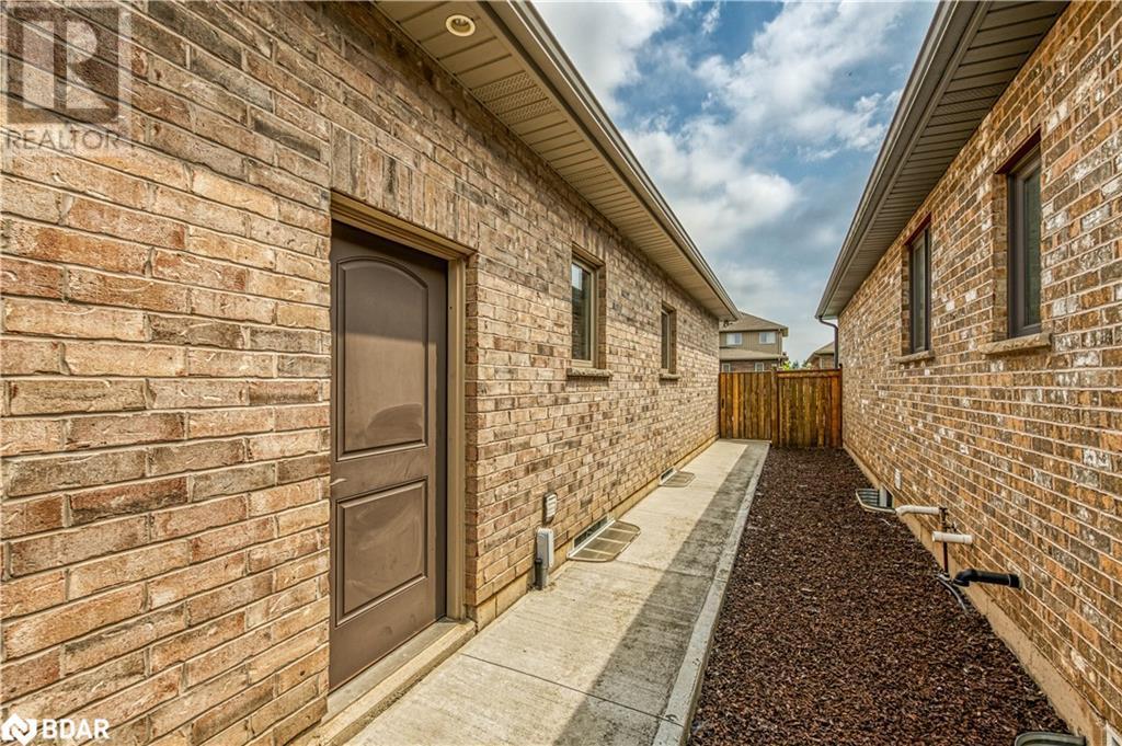 












308 CREEKSIDE Drive

,
Welland,




Ontario
L3C0B6

