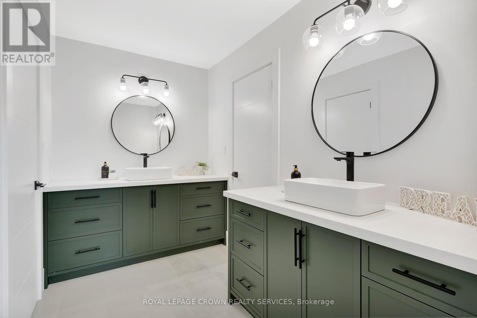 












50 AVERY PLACE

,
Perth East,




Ontario
N0K1M0

