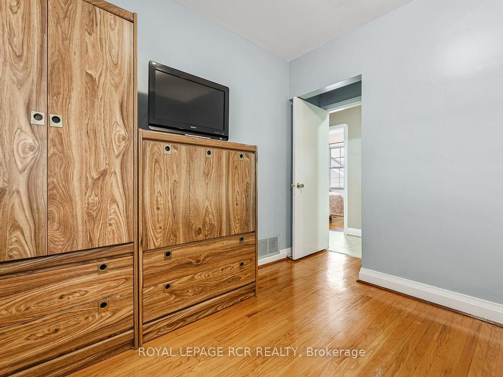 









25


Ann Arbour

Road,
Toronto,




ON
M9M 2J5

