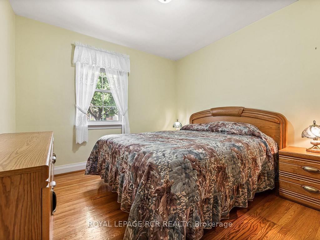 









25


Ann Arbour

Road,
Toronto,




ON
M9M 2J5

