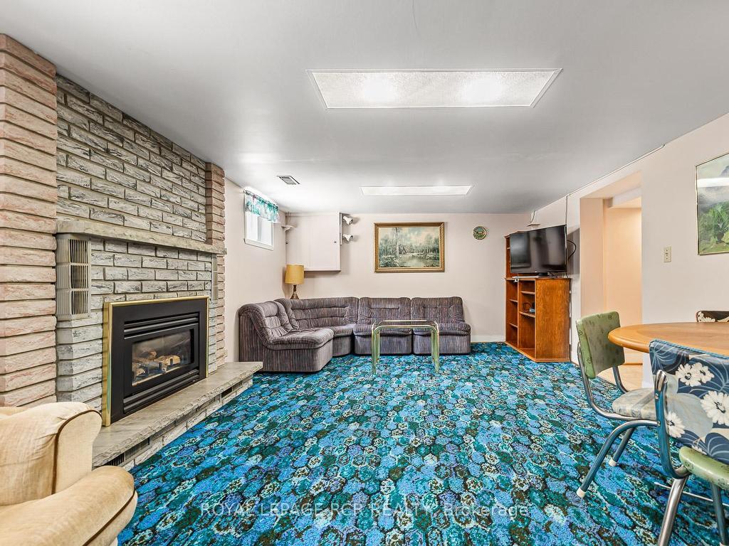 









25


Ann Arbour

Road,
Toronto,




ON
M9M 2J5

