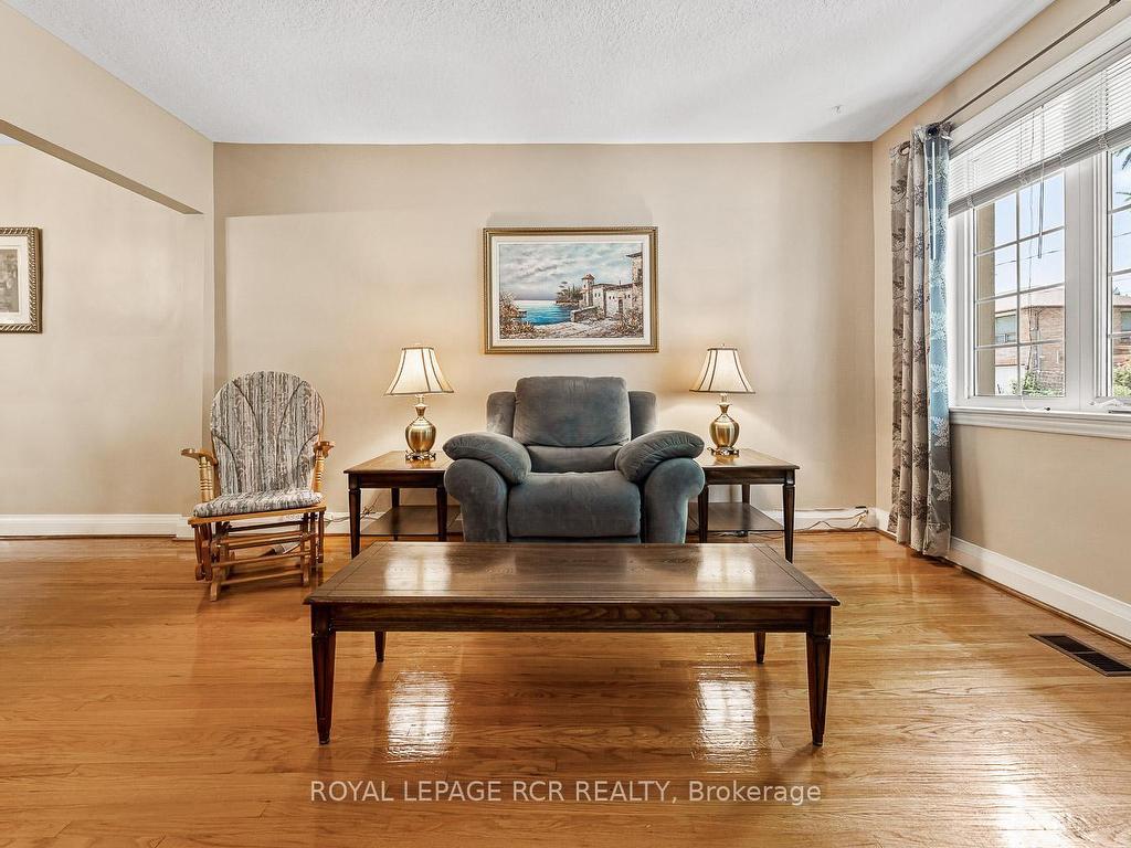









25


Ann Arbour

Road,
Toronto,




ON
M9M 2J5

