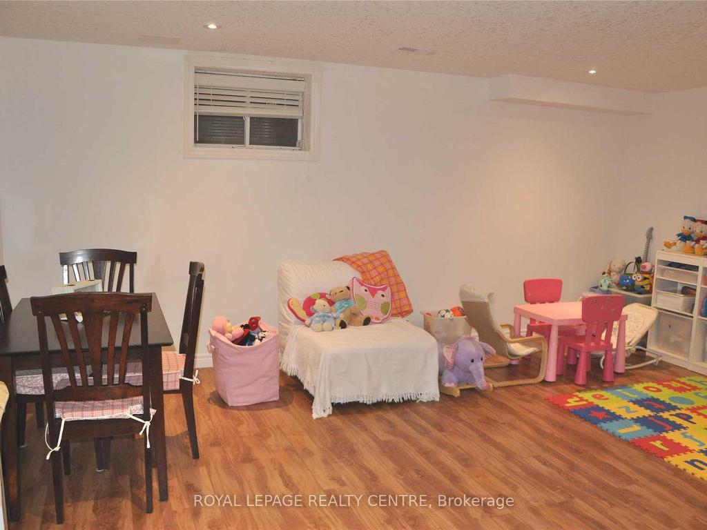 









651


Farmstead

Drive, 91,
Milton,




ON
L9T 7W2

