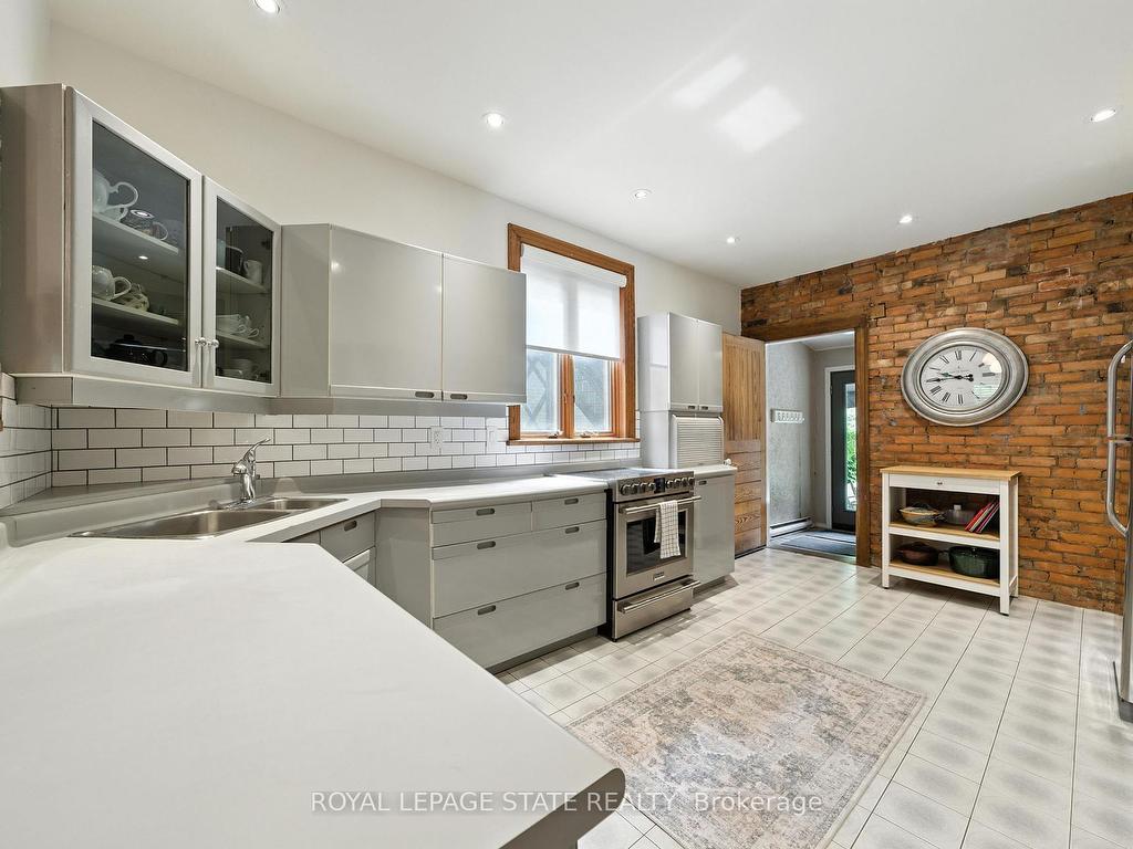 









137


Markland

Street,
Hamilton,




ON
L8P 2K3

