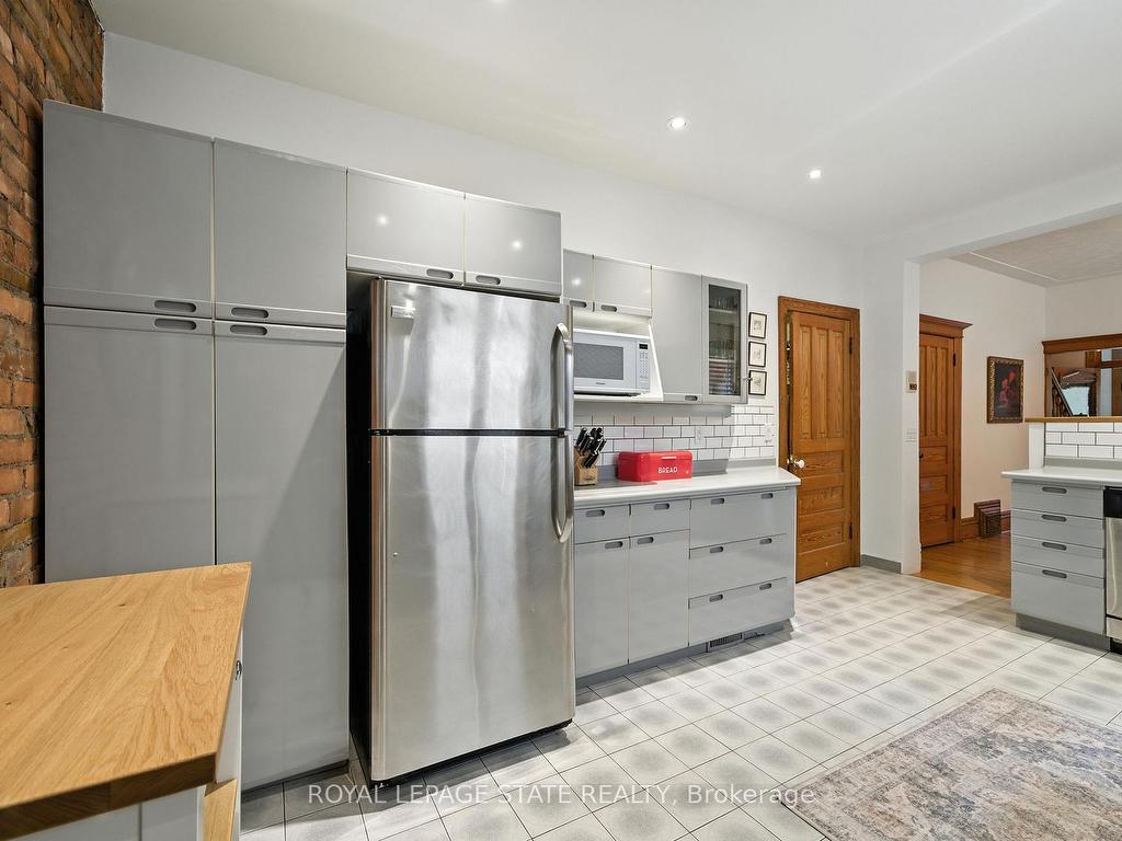









137


Markland

Street,
Hamilton,




ON
L8P 2K3

