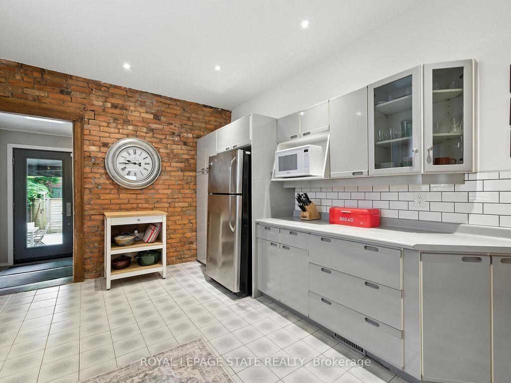 









137


Markland

Street,
Hamilton,




ON
L8P 2K3

