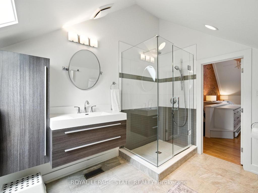 









137


Markland

Street,
Hamilton,




ON
L8P 2K3

