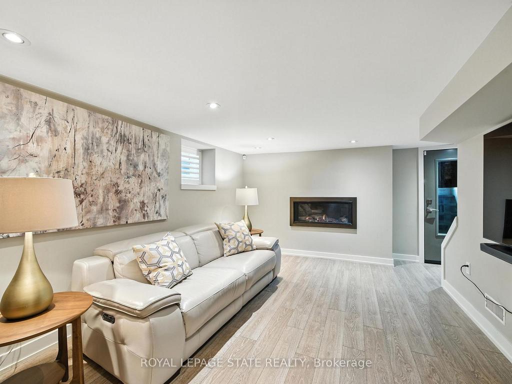 









137


Markland

Street,
Hamilton,




ON
L8P 2K3

