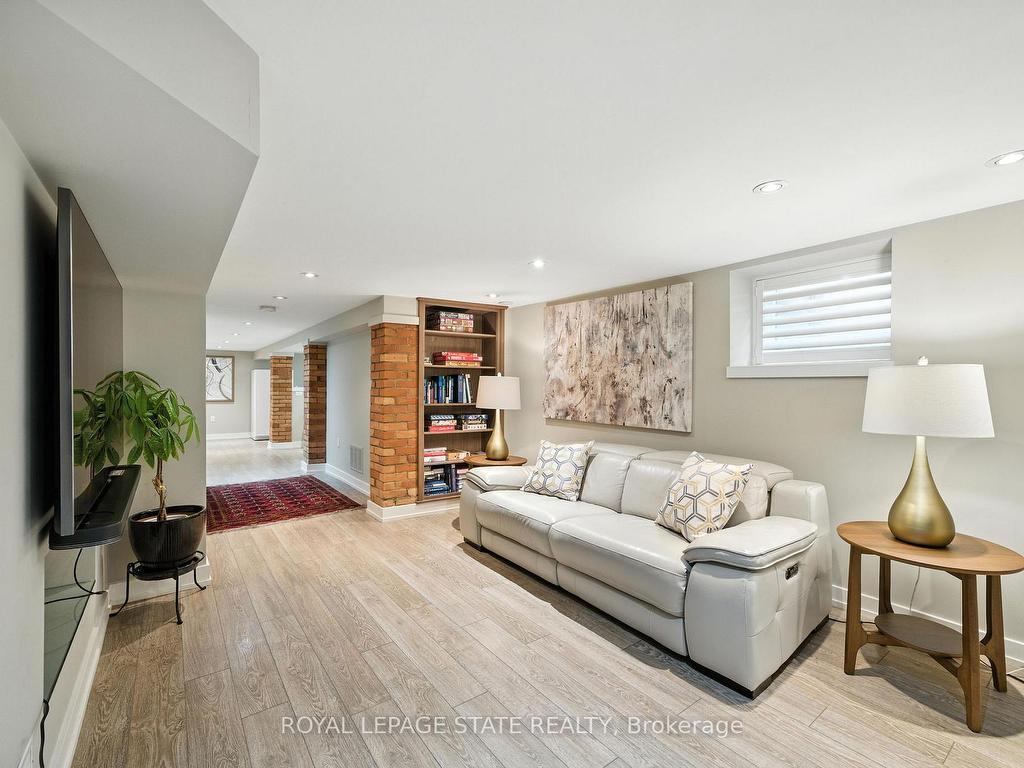 









137


Markland

Street,
Hamilton,




ON
L8P 2K3

