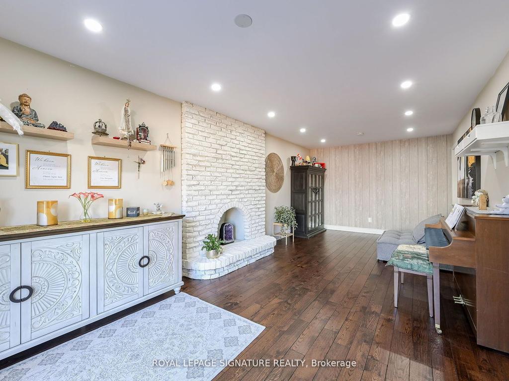 









281


Mcgill

Street,
Mississauga,




ON
L5A 1V3


