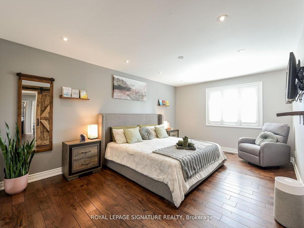 









281


Mcgill

Street,
Mississauga,




ON
L5A 1V3

