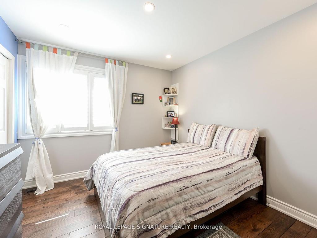 









281


Mcgill

Street,
Mississauga,




ON
L5A 1V3

