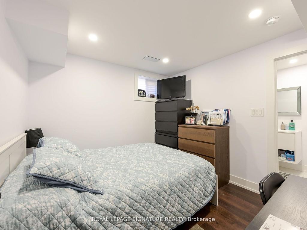 









281


Mcgill

Street,
Mississauga,




ON
L5A 1V3

