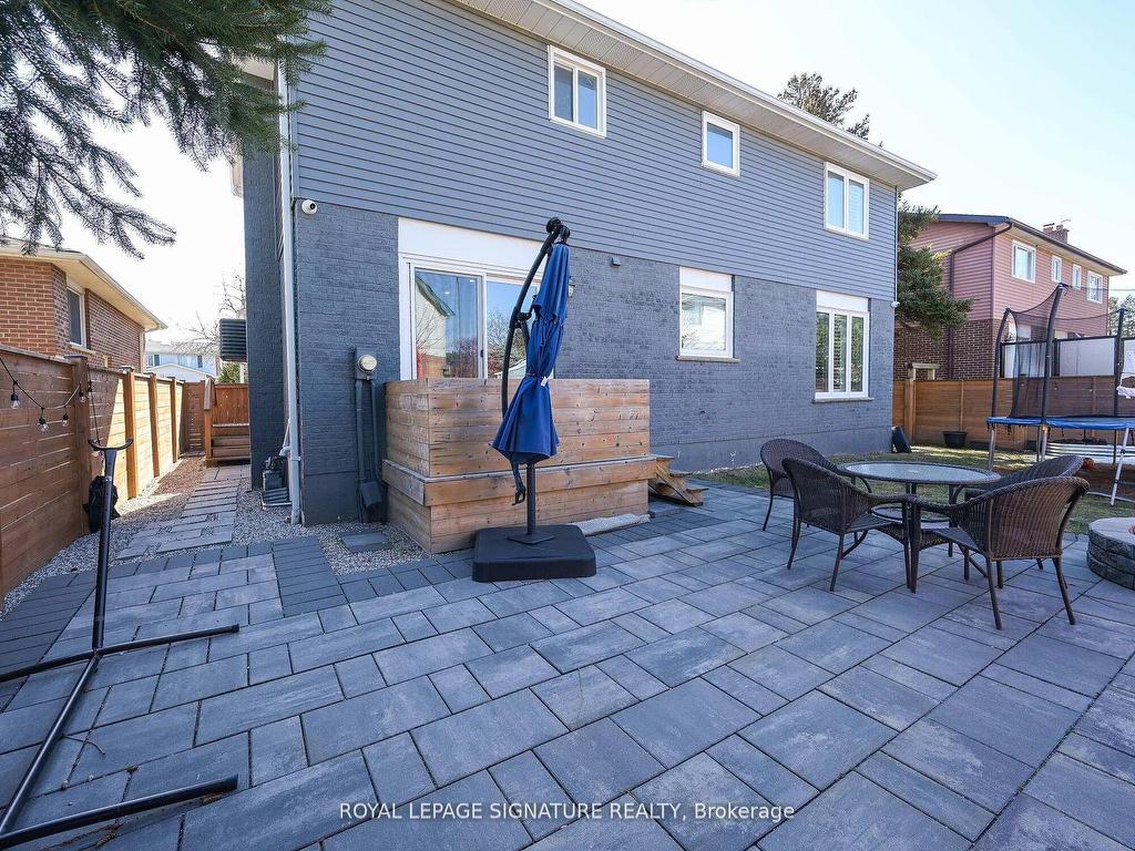 









281


Mcgill

Street,
Mississauga,




ON
L5A 1V3


