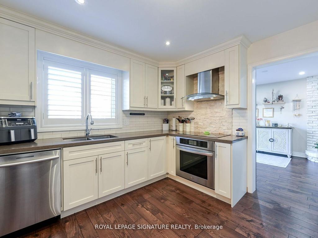 









281


Mcgill

Street,
Mississauga,




ON
L5A 1V3


