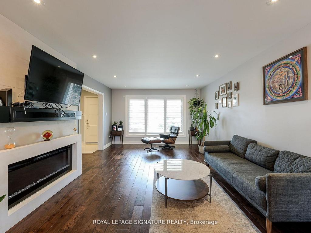 









281


Mcgill

Street,
Mississauga,




ON
L5A 1V3

