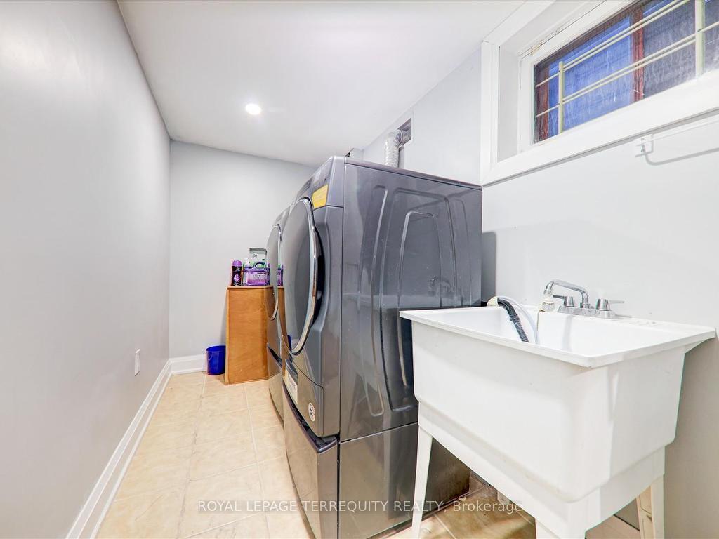 









171


Guelph

Street, Basement,
Oshawa,




ON
L1H 6J1

